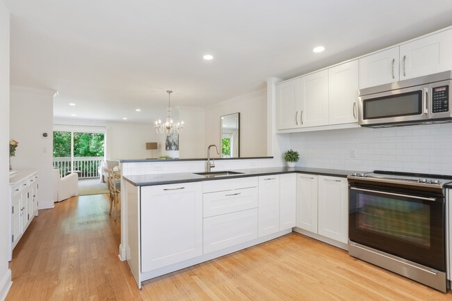 Photo - 61 Seaview Ave Unit Apt 70