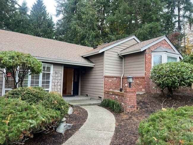 Building Photo - Highly desirable Sammamish 3 bedroom, 3 bath 1970asf.