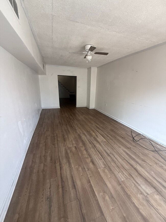 Photo - 217 W John St