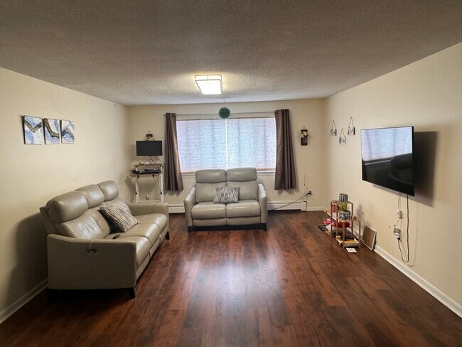 Photo - 13 Hallmark Gdns Unit 12