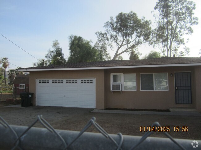 Building Photo - Country Living in the City Rental