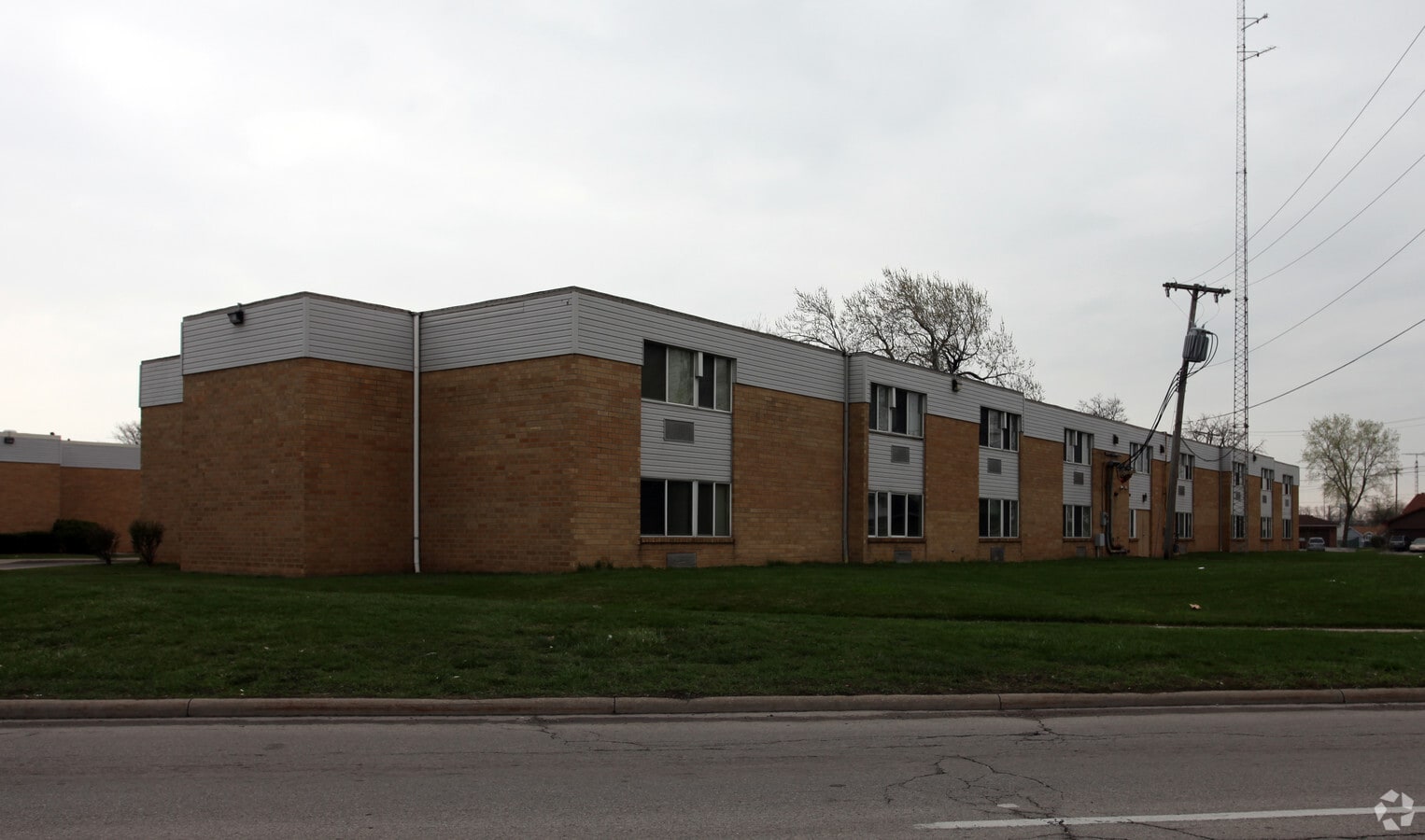 Pinewood Place - Pinewood Place Apartments