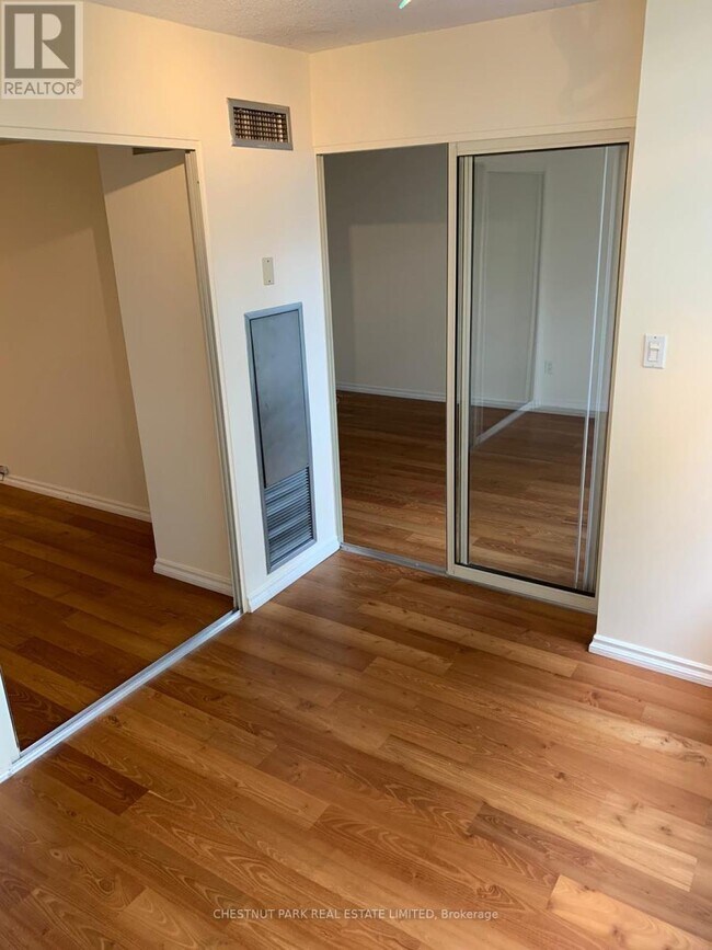 Photo - 225 Davenport Rd Unité 206