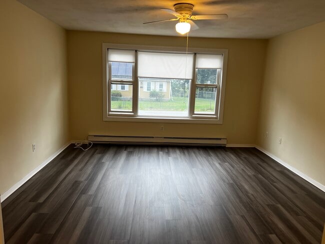 Building Photo - 70 Lorchris St Unit 9