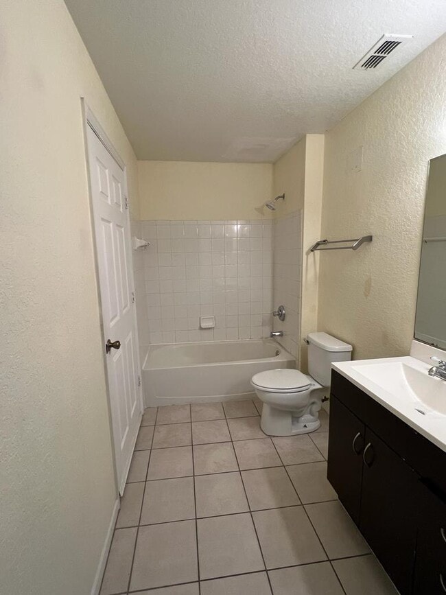 Building Photo - 13025 Mulberry Park Dr