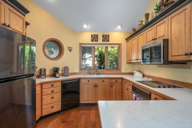 Photo - 222 Pennant Ln