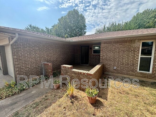 Photo - 405 Meadow Lake Dr