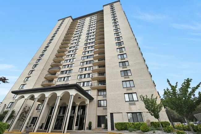 Building Photo - 1590 Anderson Ave Unit 14H