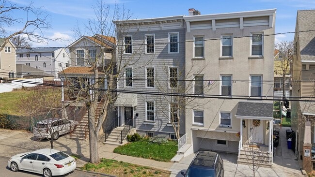 Photo - 37 W 34th St.