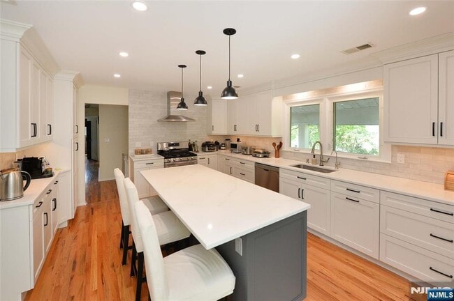 Photo - 40-10 Paterson St