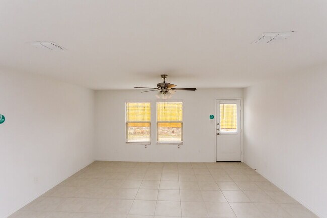 1017 Crestview Dr