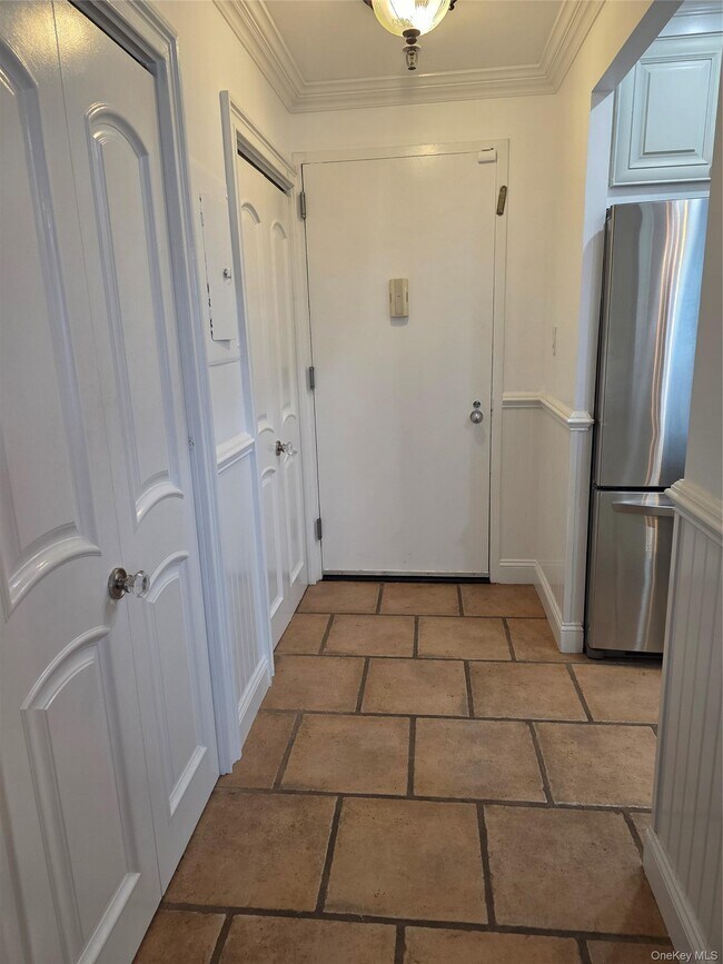 100 W Broadway Unit 1F