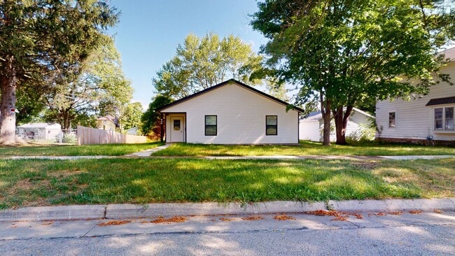 Building Photo - 121-123 Central St. Unit 123