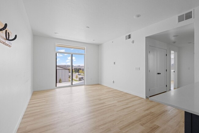 Photo - 311 E Lorene St