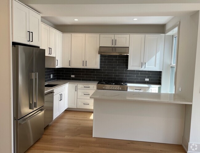 Building Photo - 1508 W Addison St Unit 1 Rental