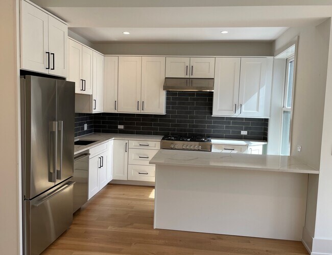 Kitchen - 1508 W Addison St Apartments Unit 1