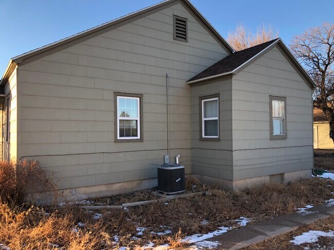 Photo - 208 W 9th St