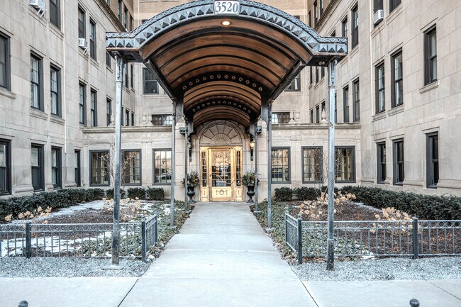 Photo - 3520 N Lake Shore Dr Unidad 3M