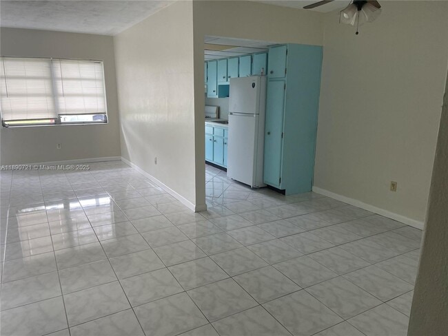 Photo - 51 NE 204th St Unidad 8