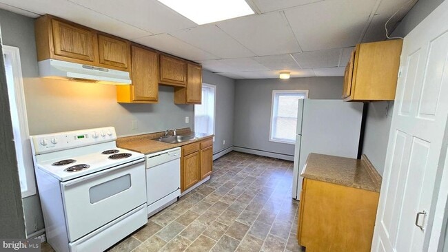 Building Photo - 39 Pine St Unit B