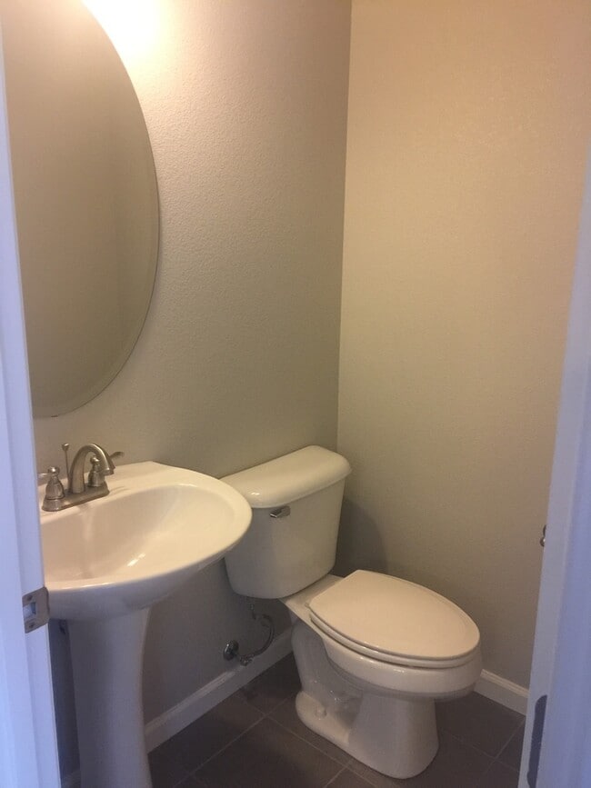 Photo - BEAUTIFUL 2 BEDROOM 2 BATHROOM TOWNHOUSE IN THE POINTE