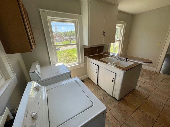 Photo - 2 bedroom 1 bathroom house available now!