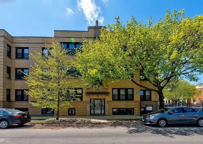 Building Photo - 3424 N Racine Ave Unit G