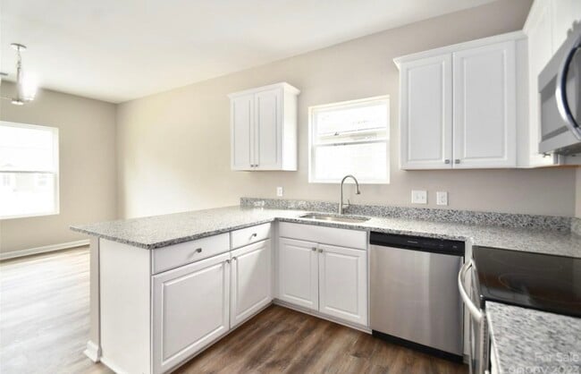 Photo - 905 Klondale Ave