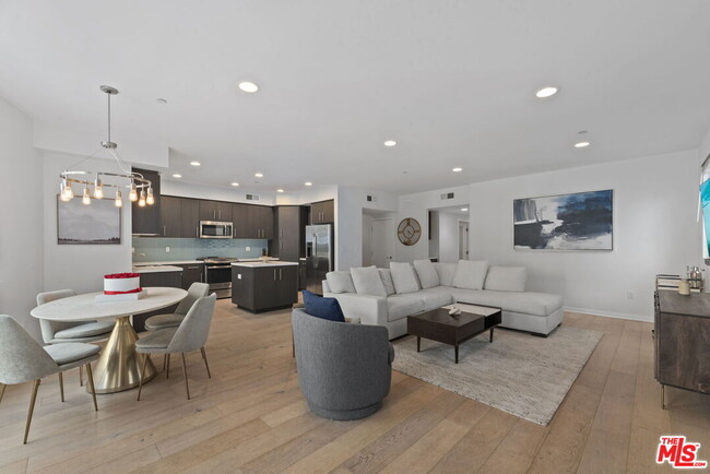 Building Photo - 11912 Laurelwood Dr Unit #201
