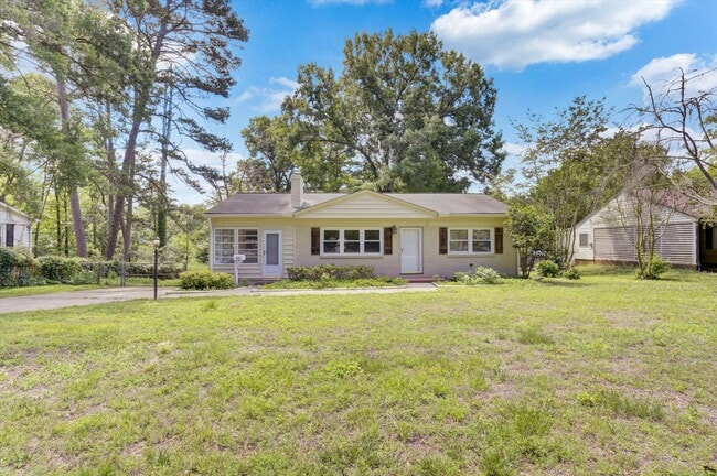Photo - 121 Marshdale Ave SW