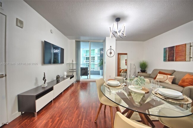 Photo - 170 SE 14th St Unidad 2303