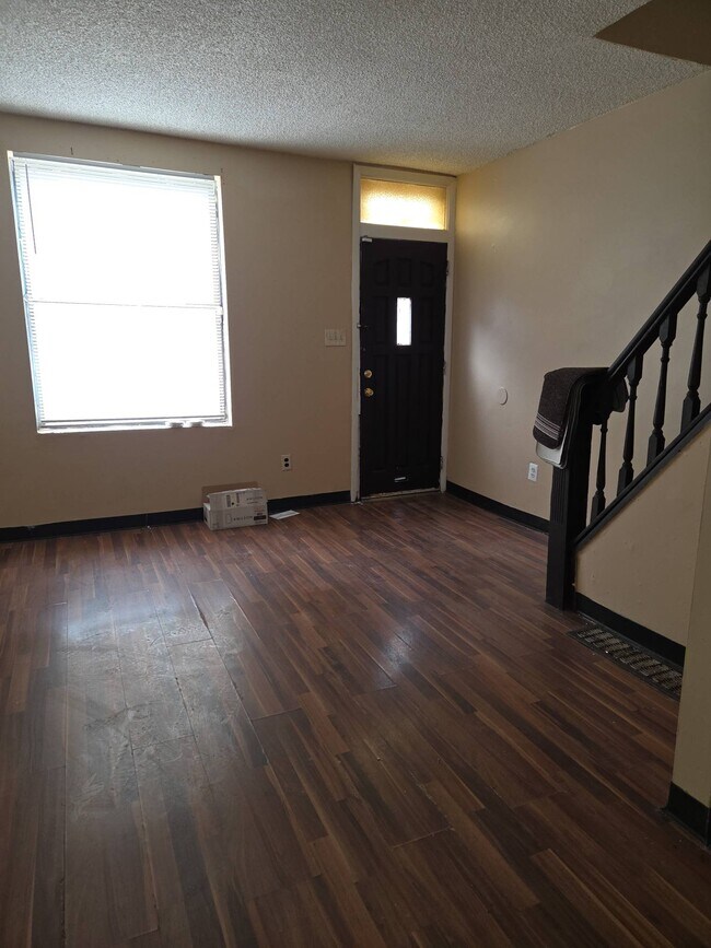 Photo - 2219 Winton St