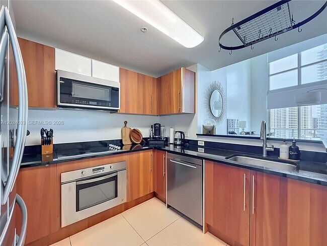 Photo - 300 S Biscayne Blvd Unit L-1016
