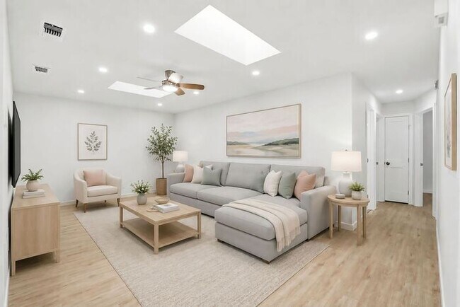 Stunning Remodeled 3BR Duplex in Oviedo with Modern Upgrades