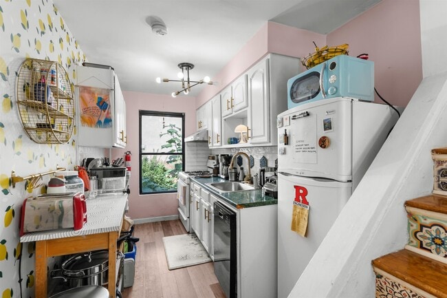 Photo - 180 Christopher Columbus Dr Unit 2