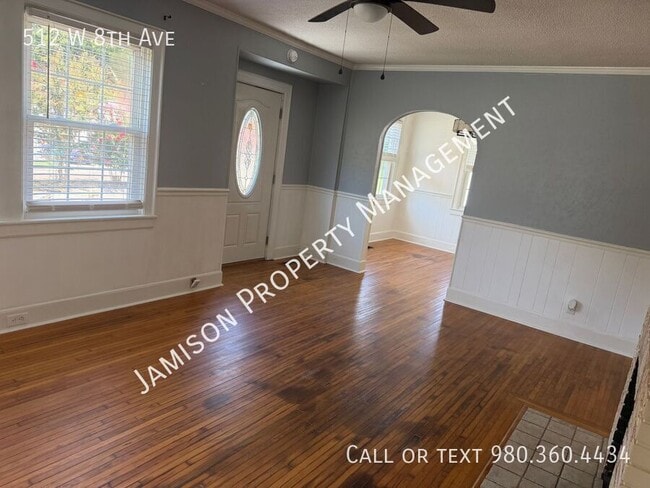 512 W 8th Ave