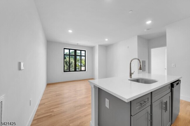 Photo - 1037 Amboy Ave