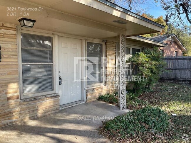 Building Photo - Charming 2/1 bedroom home ready for you to...