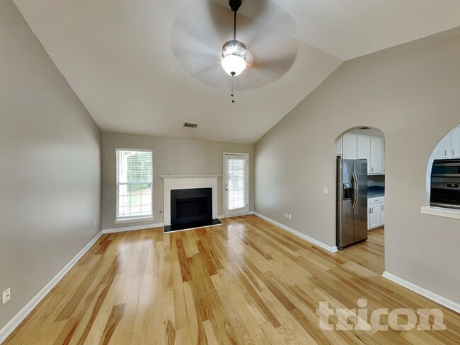 Photo - 708 Percevil Point