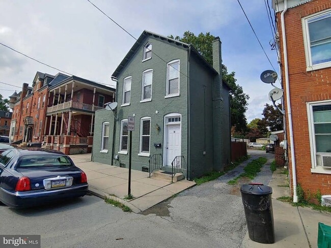 Building Photo - 2 Bed, 1 Bath Detached Home with Central AC Available 07/15