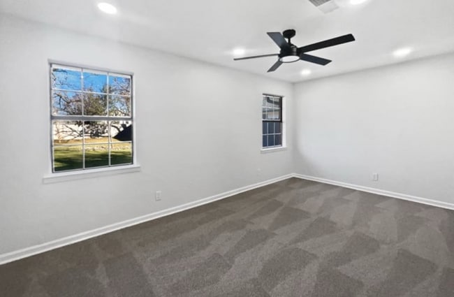 Photo - 469 W Fulton St