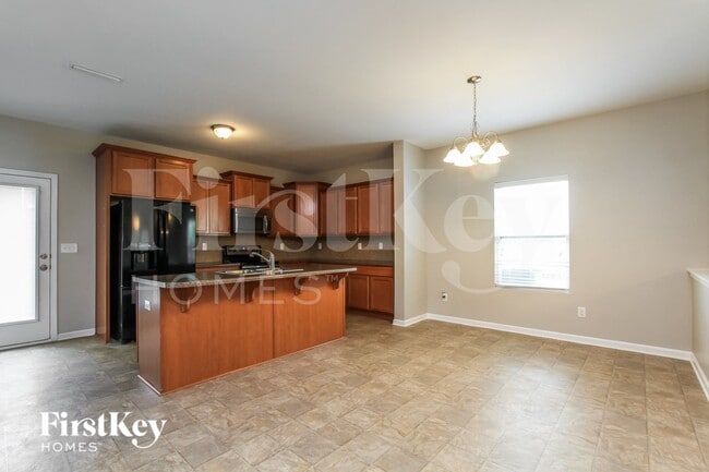 Photo - 504 Landis Oak Way