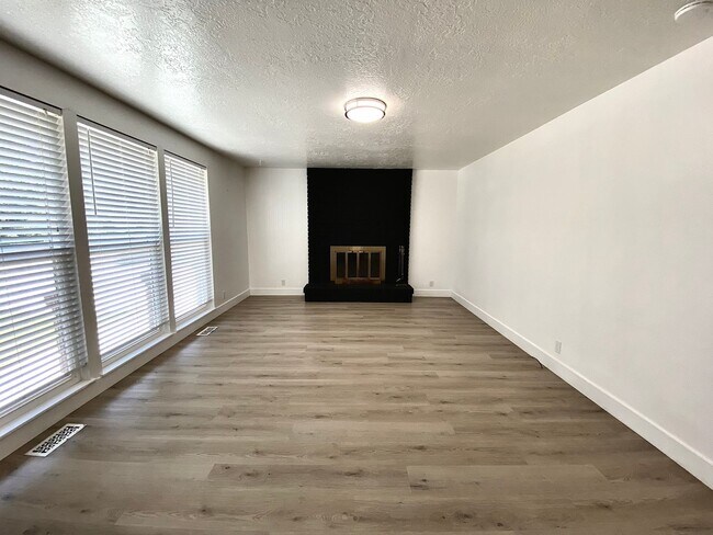 Photo - 3 bedroom 2 Bath 2 Car Garage Single Level Home near Micron and BSU