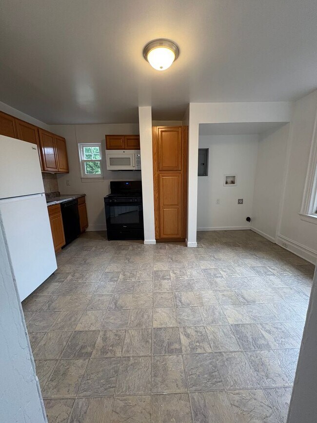Photo - Spacious 2nd Floor 1 Bedroom Downtown-York City SD