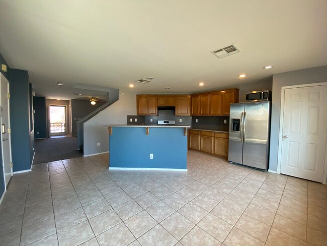 Photo - 668 Magrath St