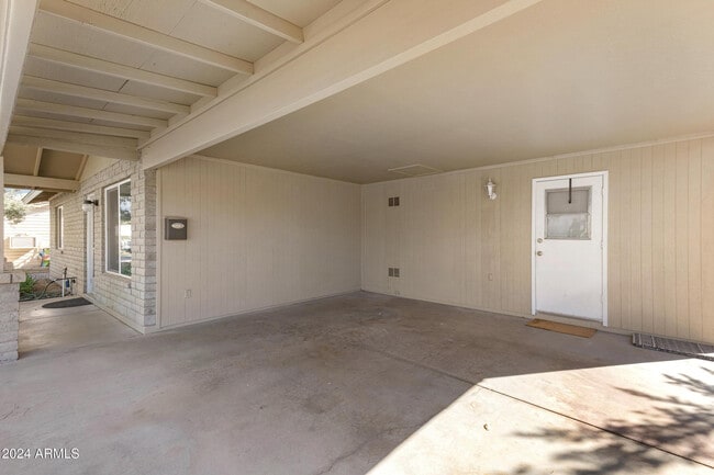 Photo - 425 E Oxford Dr