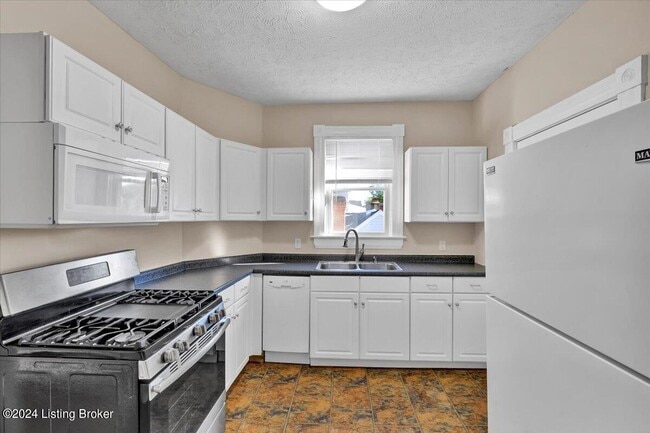 Photo - 1802 Deerwood Ave Unit B