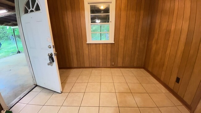 Photo - Spacious 2 Bedroom/1 Bath Home