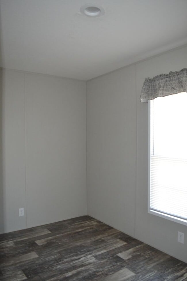 Photo - 121 Garlington Cir