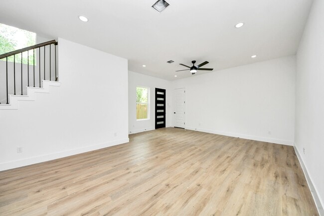 Photo - 8313 Venus St